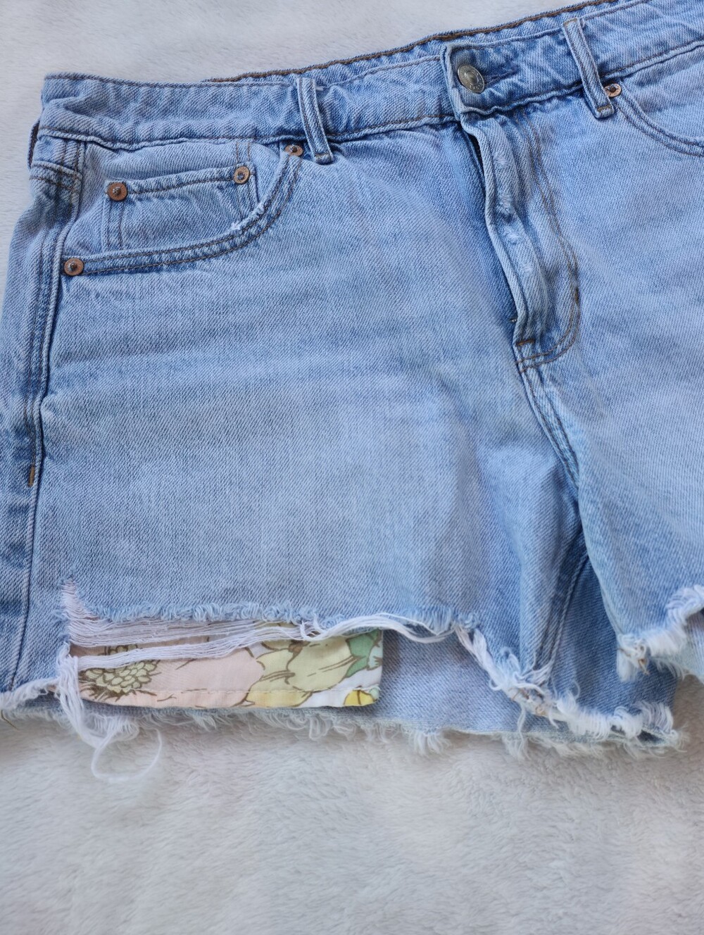 American Eagle Floral Distressed Denim Cutoff Shorts Raw Hem Size 10